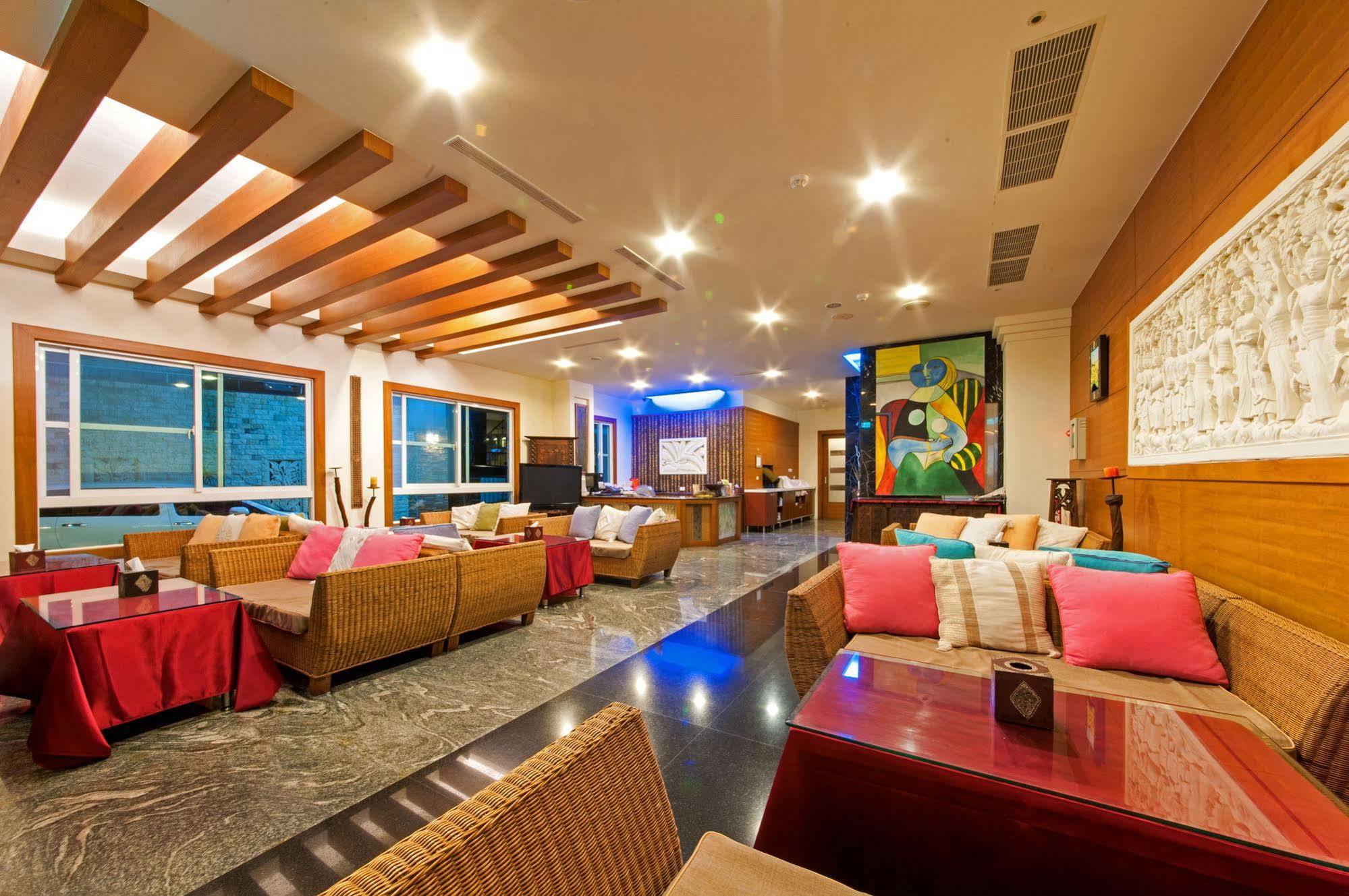 Seasons Bali Fashion Inn Kchen-ting Exteriér fotografie